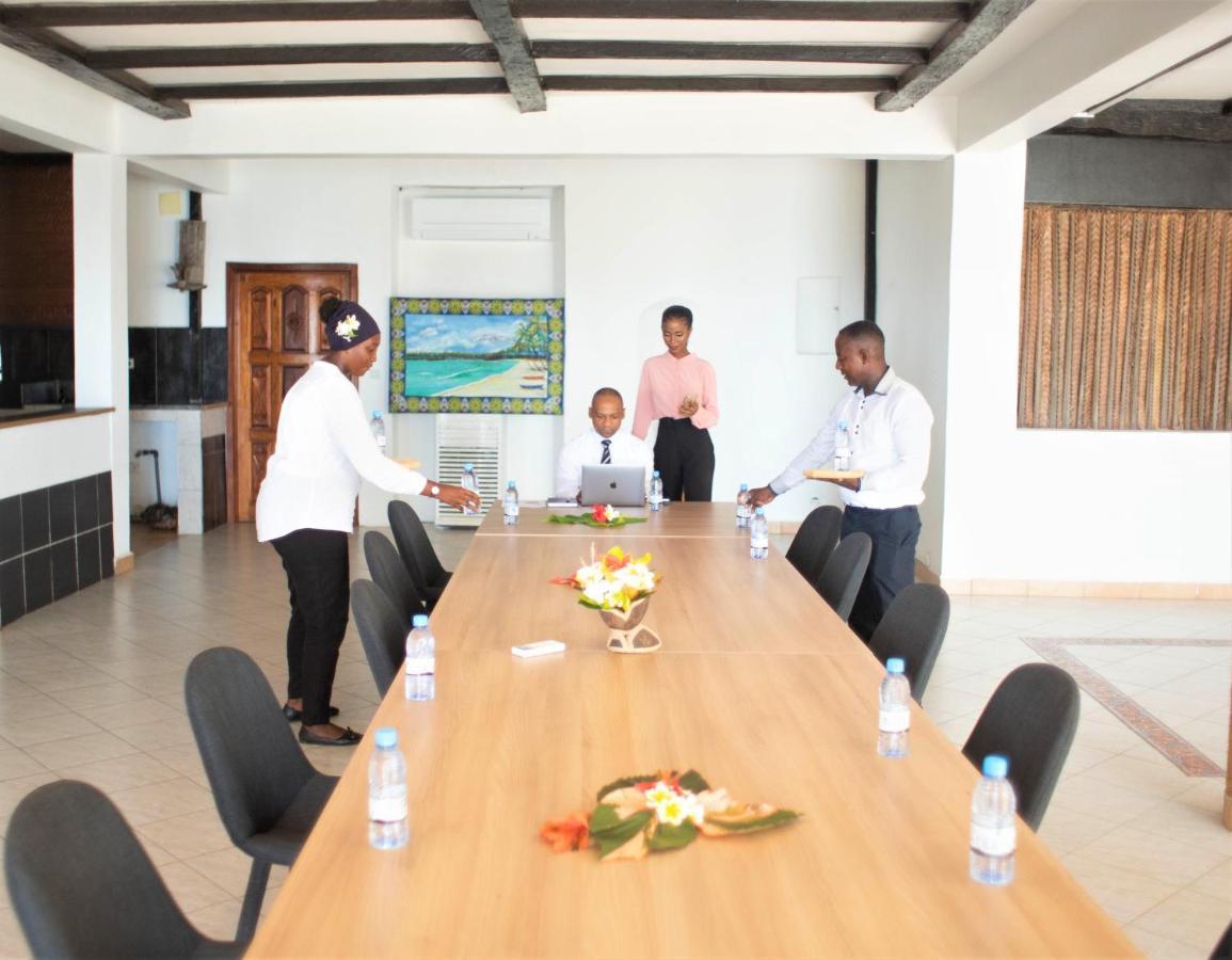 Al Camar Lodge Ndzaouze Bagian luar foto